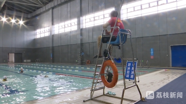 悦倍网 这个地方很危险！十岁男童被泳池排水口吸住险丧命