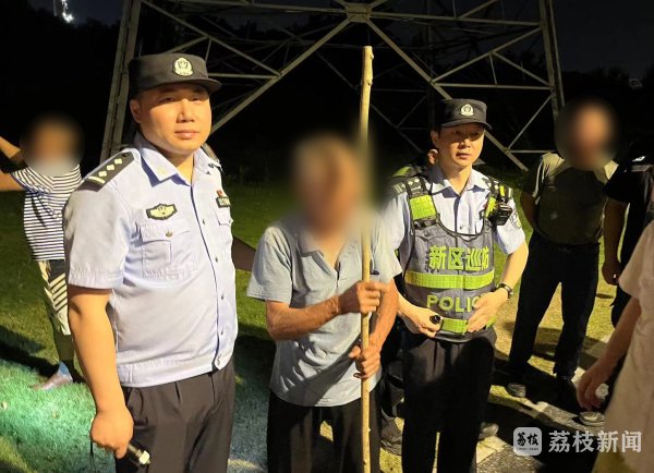 国华通配资 阿尔茨海默症老人失联 警民协力芦苇丛里搜寻到