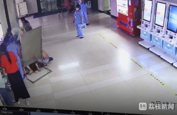 天载配资 孕妇入院时突然临盆 路过护士紧急接生