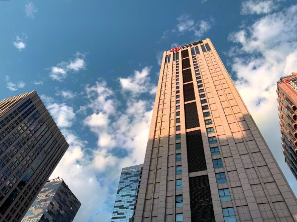 牛来乐 加拿大鹅深陷困境, 控股股东寻求出售